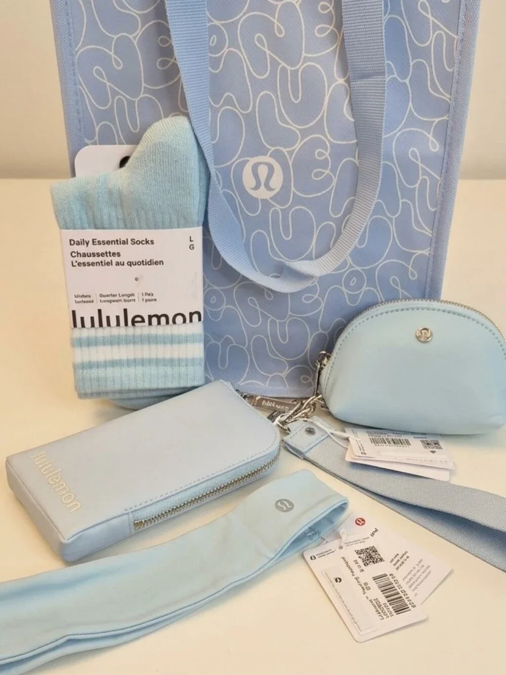 Lululemon SET Foam Cloud Blue Wristlet Wallet Socks Headband & Reusable Gift Bag